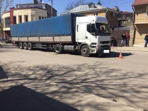 В Пятигорске грузовик сбил мужчину, пострадавший в тяжёлом состоянии в больнице